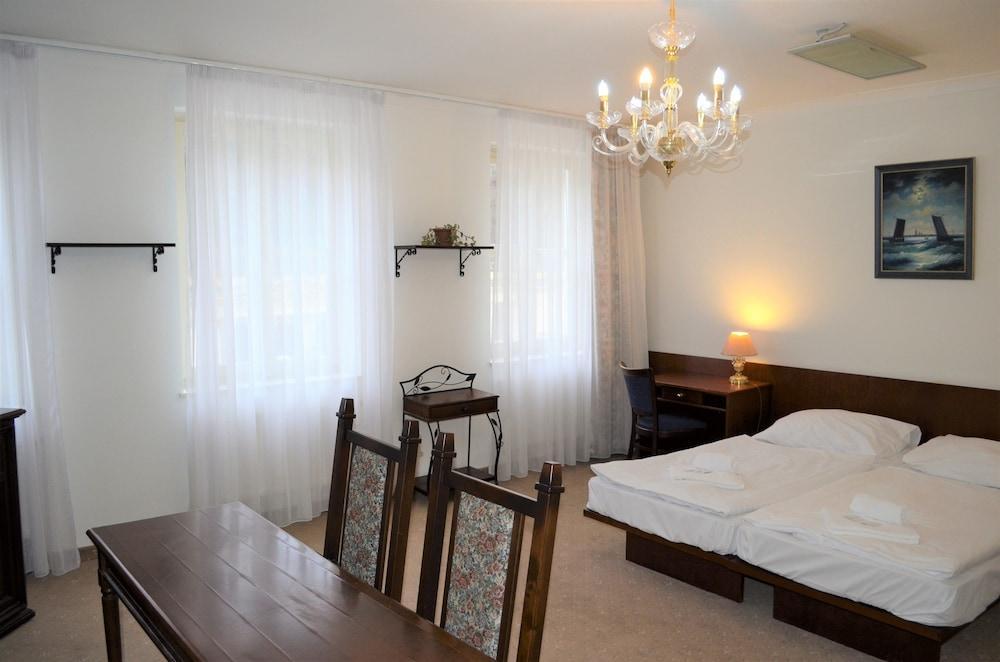 Hotel Petr Karlsbad Buitenkant foto