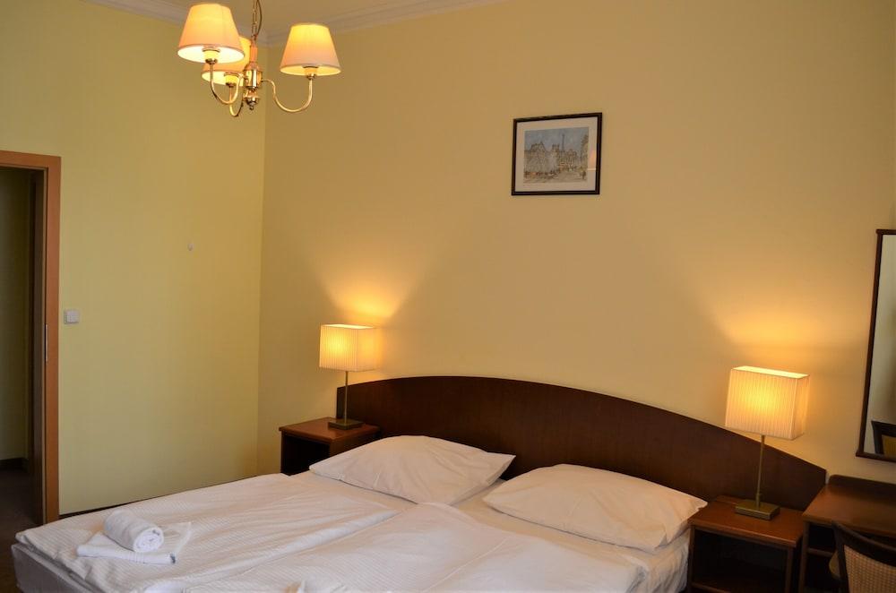 Hotel Petr Karlsbad Buitenkant foto