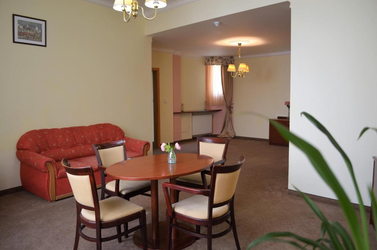 Hotel Petr Karlsbad Buitenkant foto